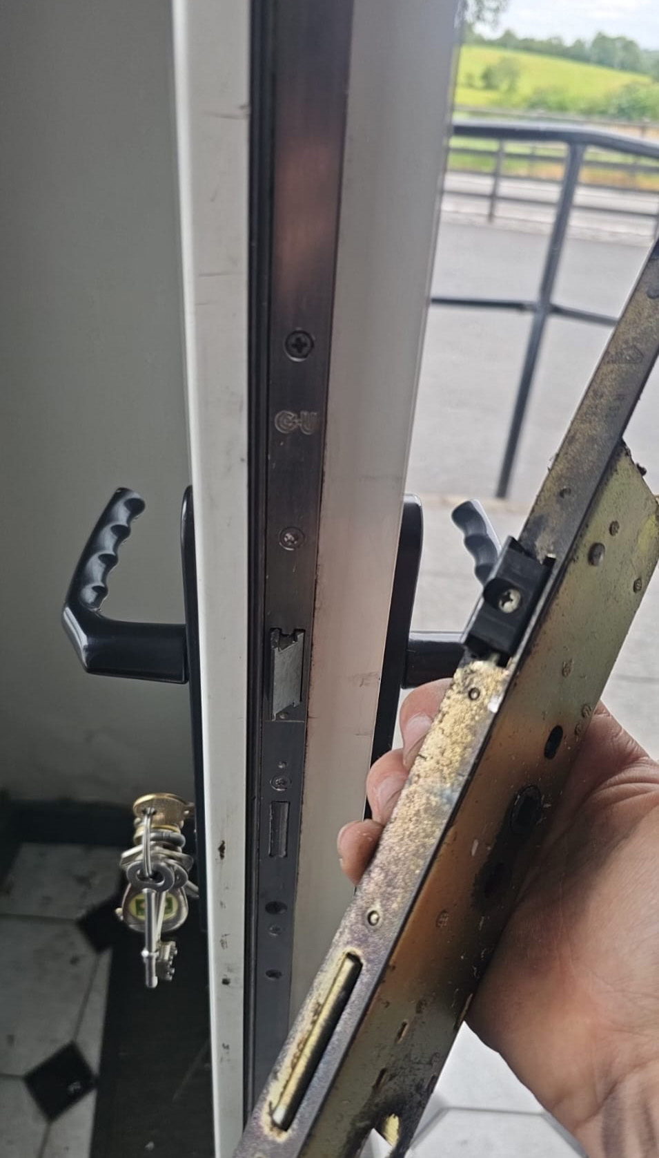 85b171df-8720-4672-be5d-b831596252c9 Door lock installation in Cookstown