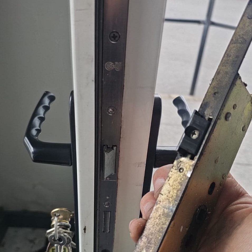 85b171df-8720-4672-be5d-b831596252c9 Door lock installation in Cookstown